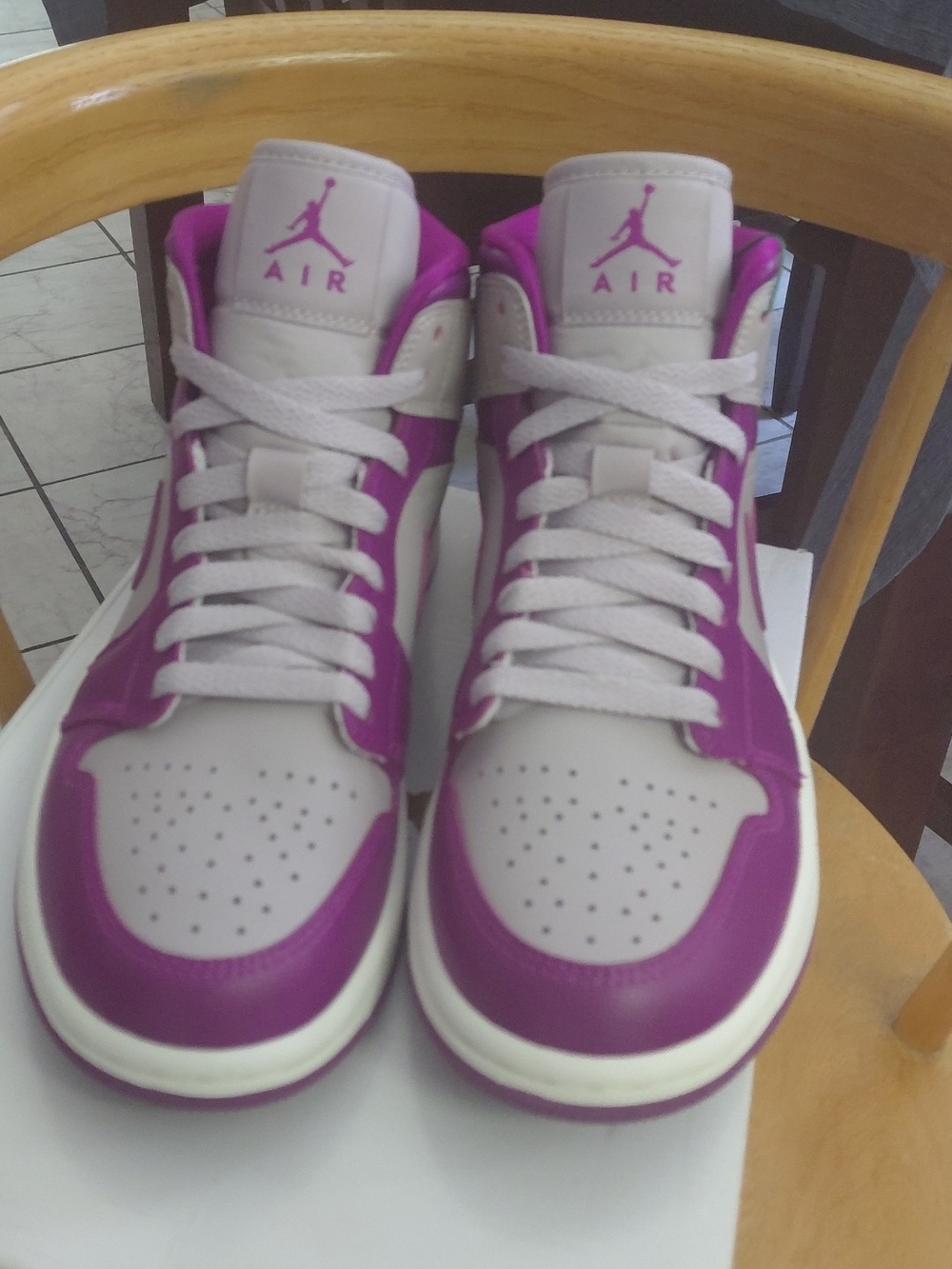 Brand New Jordan 1 Women's High-Top Sneakers in Purple&Light Gray - Picture 3 of 6